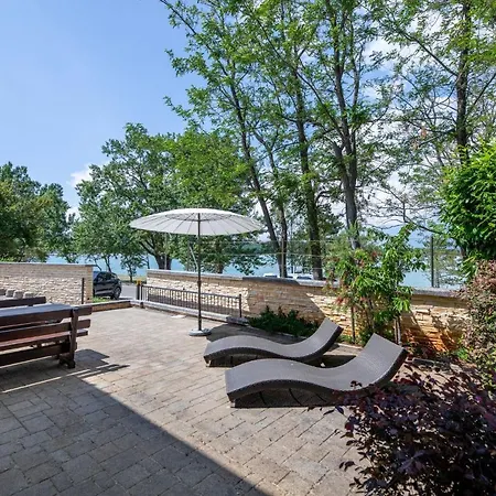 Seafront Maris By El-pi Tours 아파트 Dobrinj