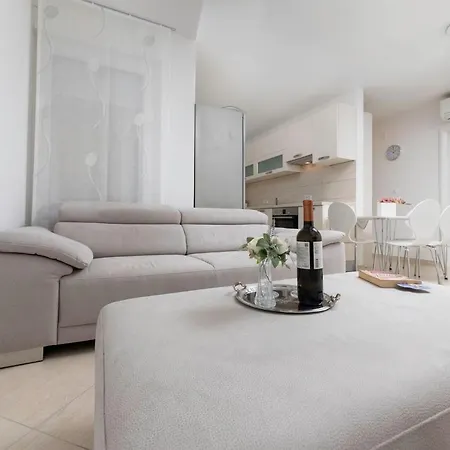 Seafront Maris By El-pi Tours Apartman *