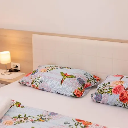 Seafront Maris By El-pi Tours Apartman *