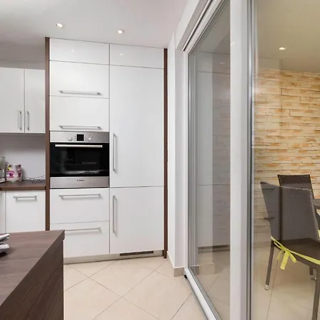 Seafront Maris By El-pi Tours