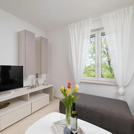 Seafront Maris By El-pi Tours * Dobrinj