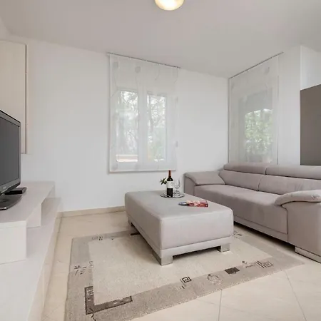 Seafront Maris By El-pi Tours Apartment *