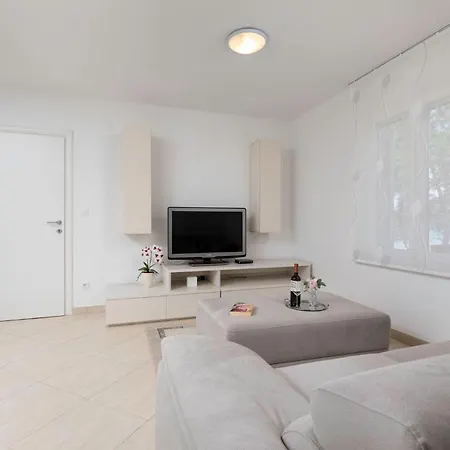 Seafront Maris By El-pi Tours * Dobrinj