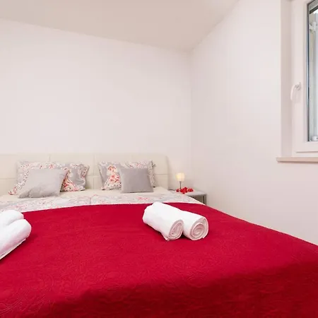 Seafront Maris By El-pi Tours * Dobrinj