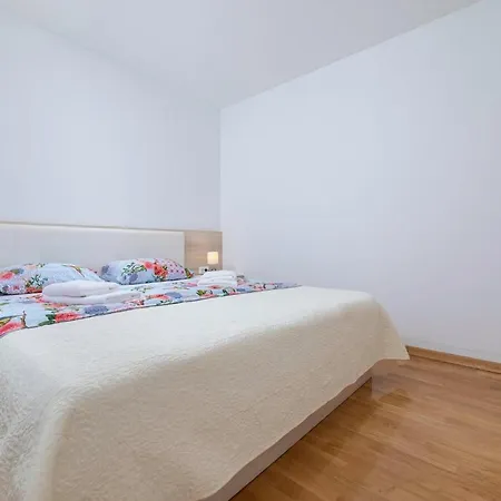 Seafront Maris By El-pi Tours Apartment Dobrinj