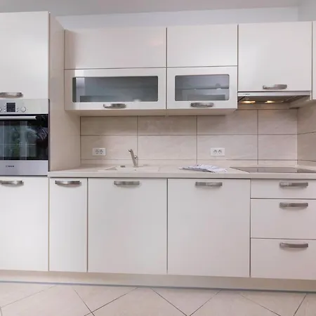 Seafront Maris By El-pi Tours *