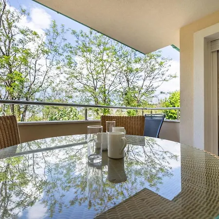 Apartment Seafront Maris By El-pi Tours