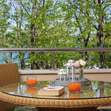 Seafront Maris By El-pi Tours