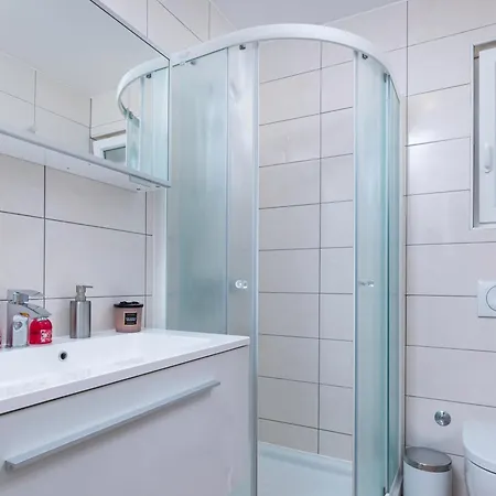 Apartment Seafront Maris By El-pi Tours