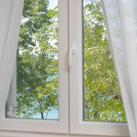 Apartment Seafront Maris By El-pi Tours