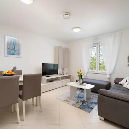 Seafront Maris By El-pi Tours Dobrinj