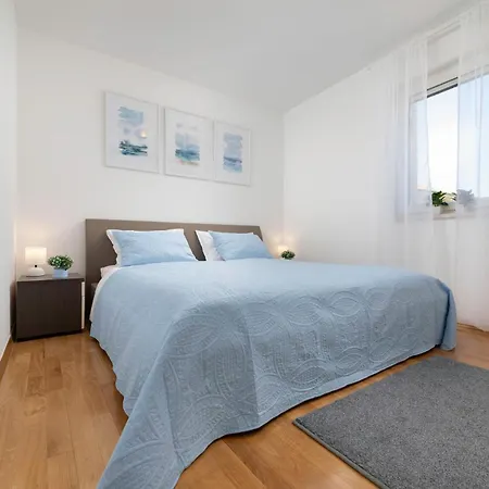 Seafront Maris By El-pi Tours * Dobrinj