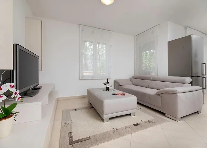 Seafront Maris By El-pi Tours 公寓 *