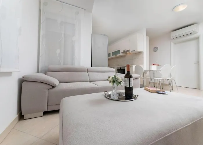 Seafront Maris By El-pi Tours 公寓 *