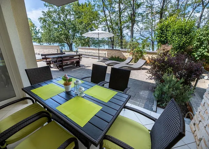 Seafront Maris By El-pi Tours 公寓 *