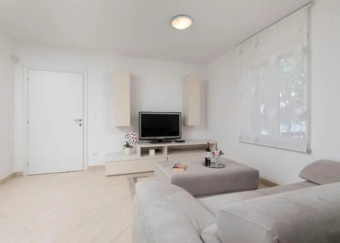 Seafront Maris By El-pi Tours * Dobrinj