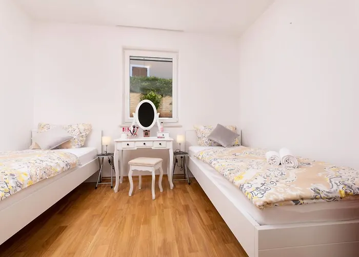 公寓 Seafront Maris By El-pi Tours Dobrinj