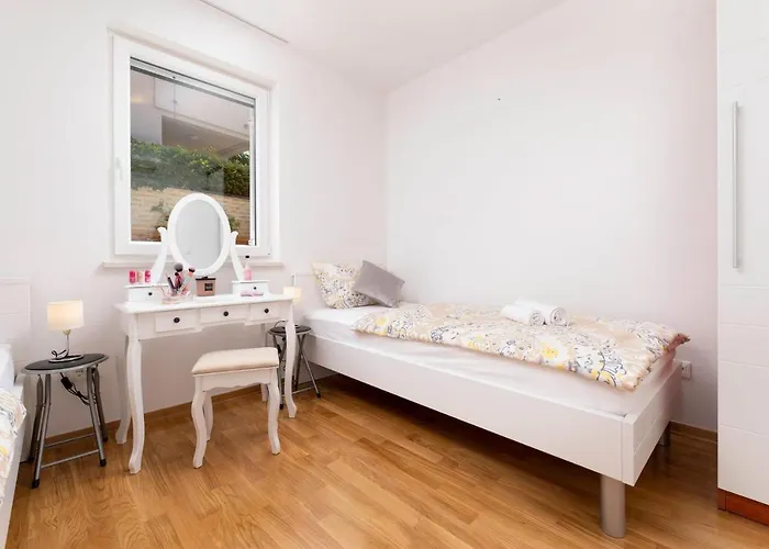 Seafront Maris By El-pi Tours Dobrinj