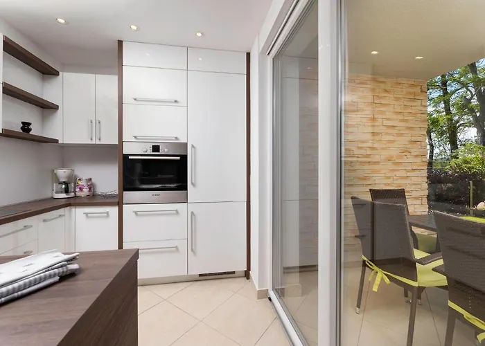 Seafront Maris By El-pi Tours