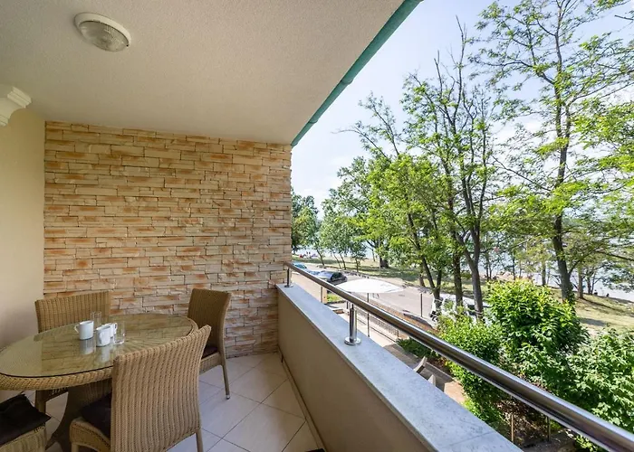 Seafront Maris By El-pi Tours * Dobrinj