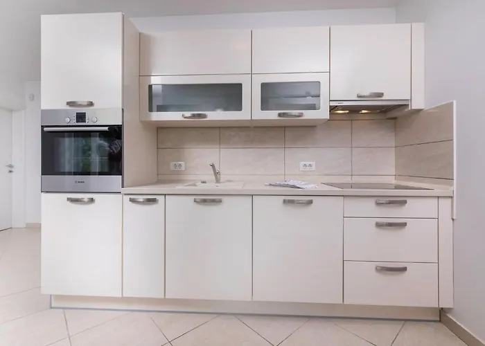 Seafront Maris By El-pi Tours *