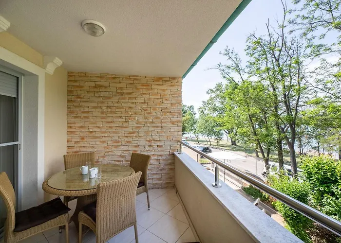 Seafront Maris By El-pi Tours 公寓 *