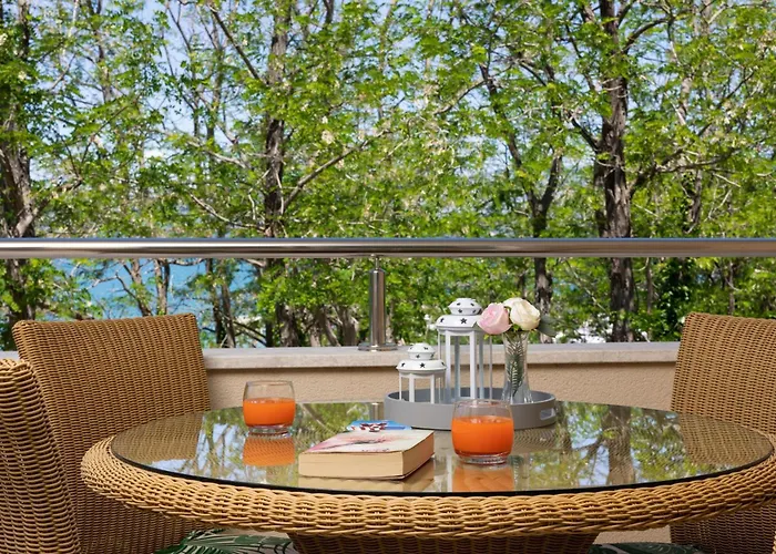 Seafront Maris By El-pi Tours