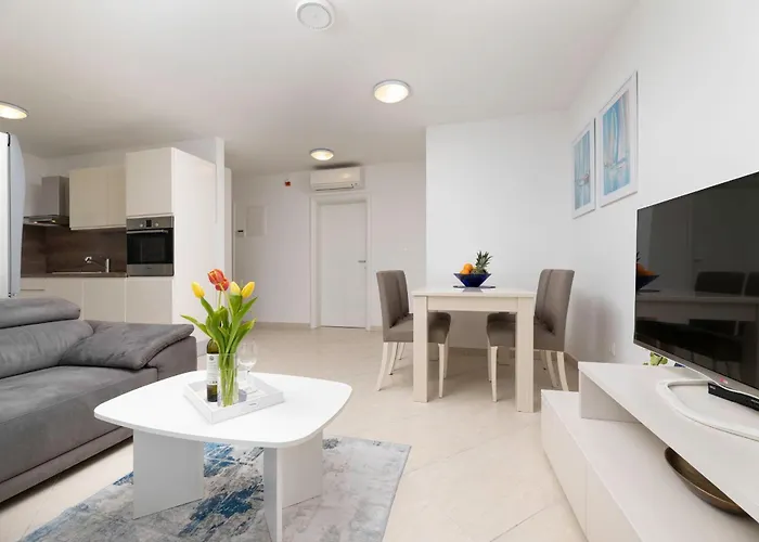 Seafront Maris By El-pi Tours 公寓 *