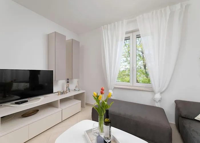 Seafront Maris By El-pi Tours * Dobrinj