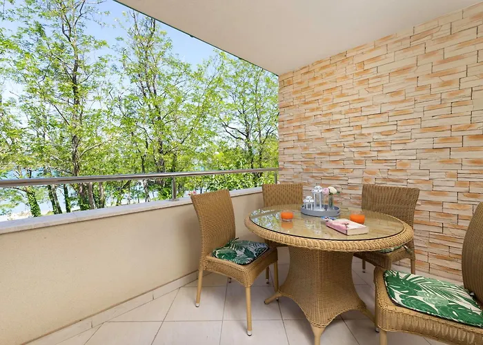 Seafront Maris By El-pi Tours