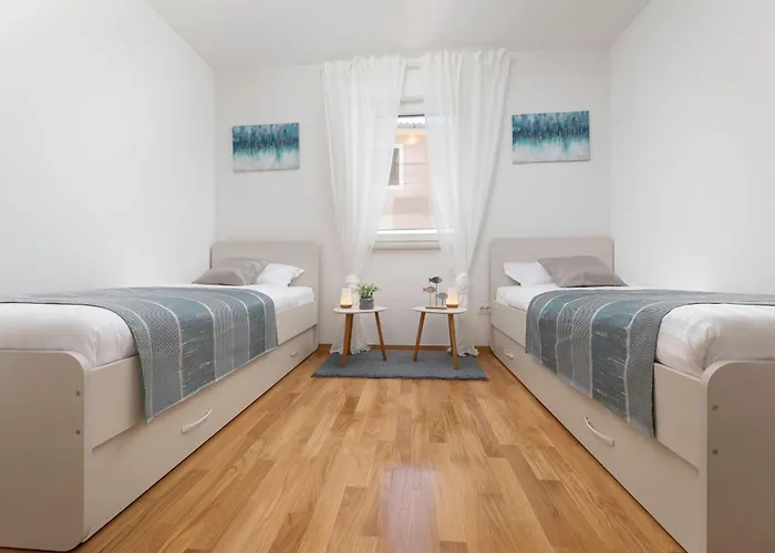 Seafront Maris By El-pi Tours *