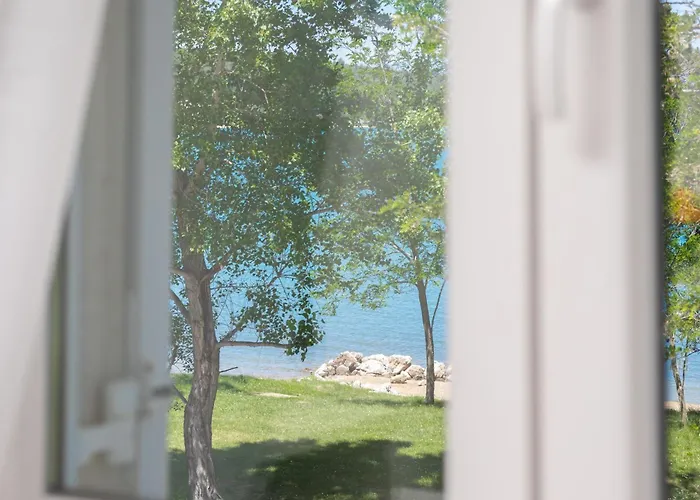 Seafront Maris By El-pi Tours *