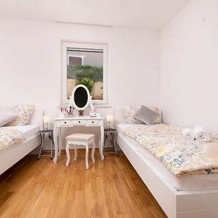 Appartement Seafront Maris By El-pi Tours Dobrinj