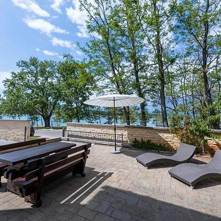 Seafront Maris By El-pi Tours Dobrinj