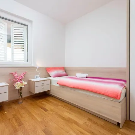 Appartement Seafront Maris By El-pi Tours Dobrinj