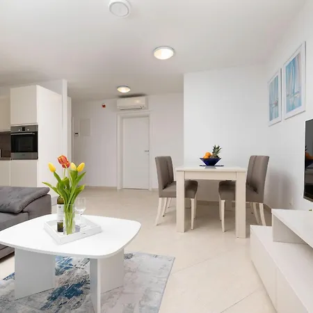 Seafront Maris By El-pi Tours Appartement *