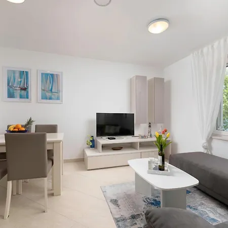 Seafront Maris By El-pi Tours * Dobrinj